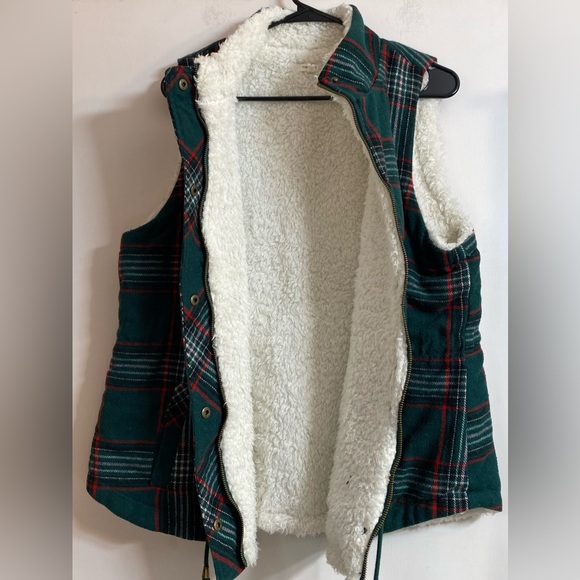 Maurices Vest Womens Size large Plaid Green Red Blue Warm Fuzzy Wool Faux Fur. - Picture 5 of 10